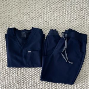 FIGS Catarina One-Pocket Scrub Top/High Waisted Zamora Jogger Scrub Pants